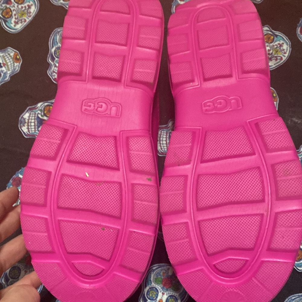 Uggs - Picture 2 of 4